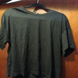 Ambiance Woman's Cropped T Shirt Size Medium NWOT Black